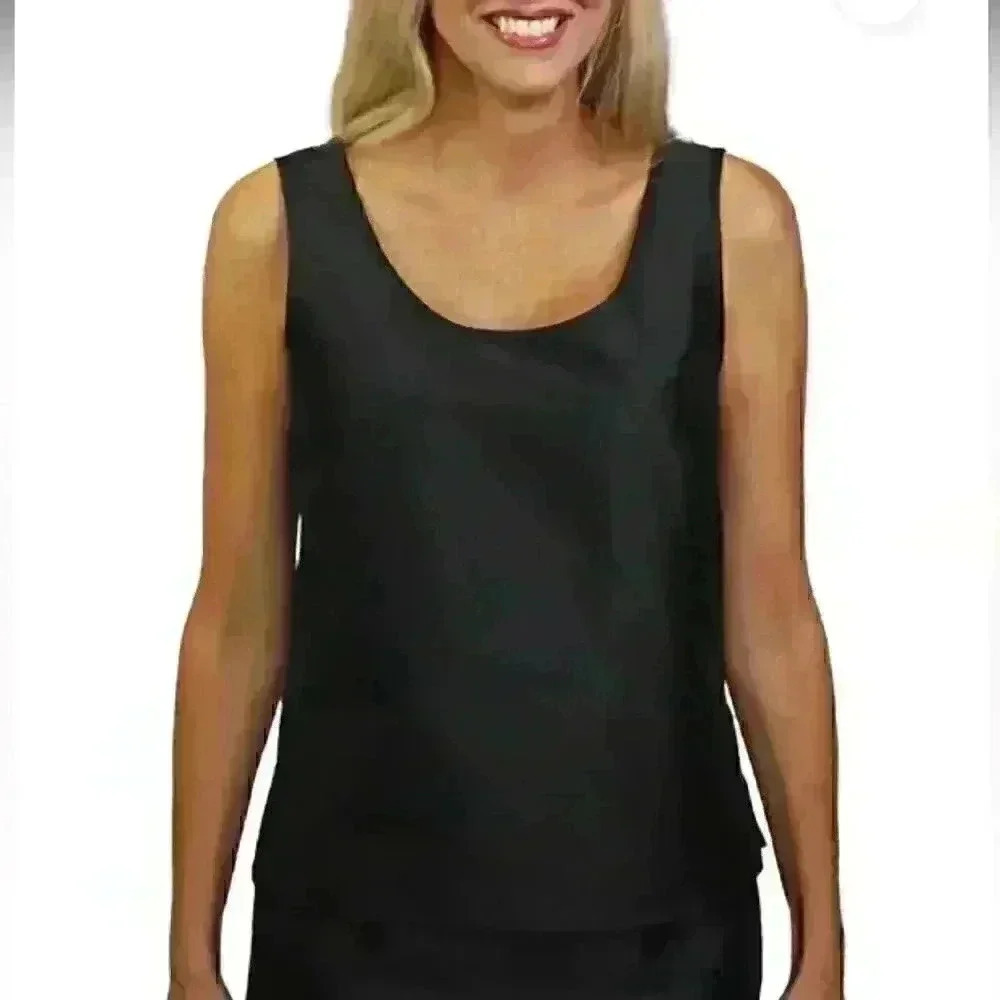 NWT Connie Roberson
Easy Tank 100% silk MSRP
$190 Sz XS. Fit up to Sz M